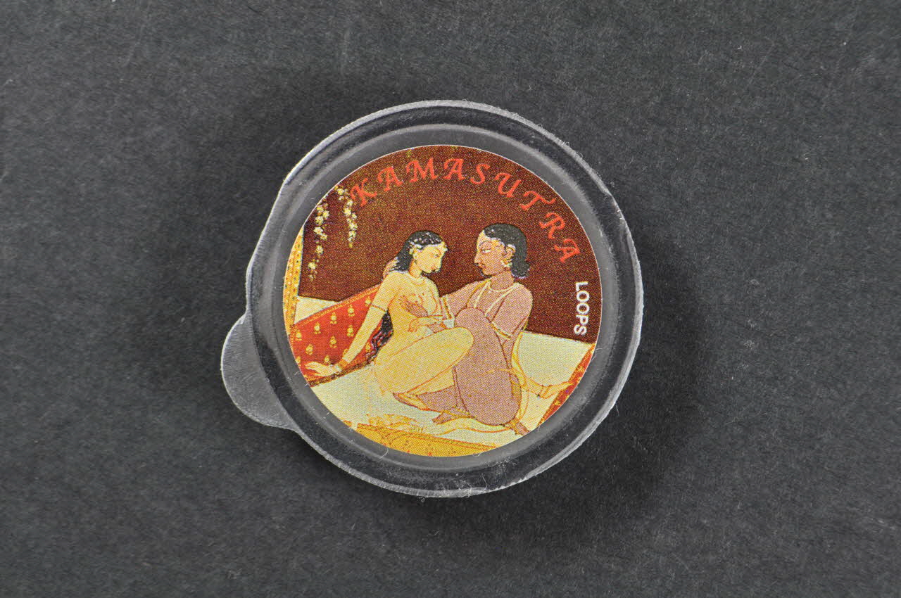Loops Préservatif Etui de préservatif  et gel kamasutra 08 France 2007 2003.125.729 Photo Mucem