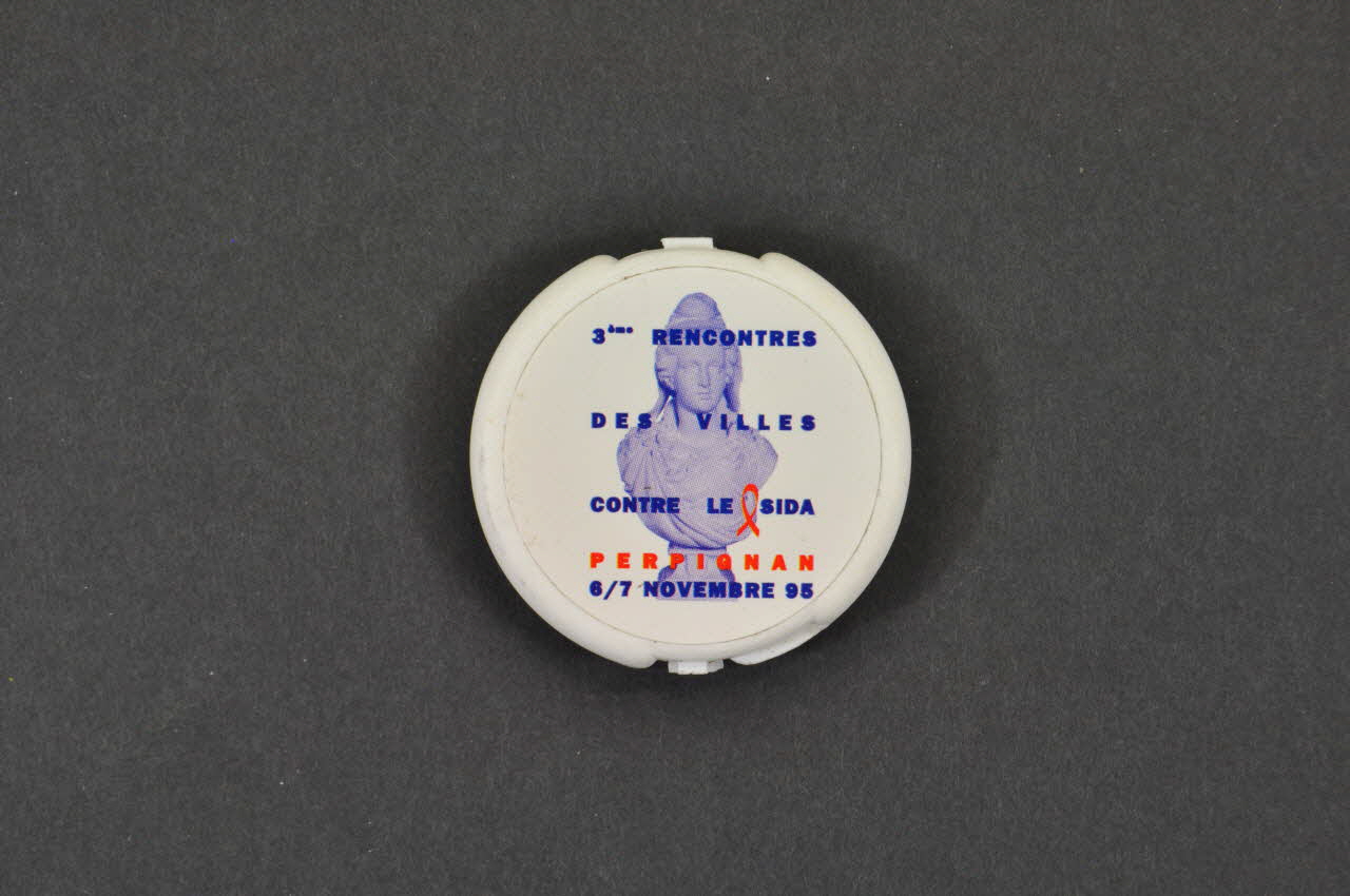 Loops Etui de préservatif "3° rencontres des villes contre le Sida, Perpignan, 6 et 7 novembre 95 " France 1995 2003.125.732.1-2 Photo Mucem