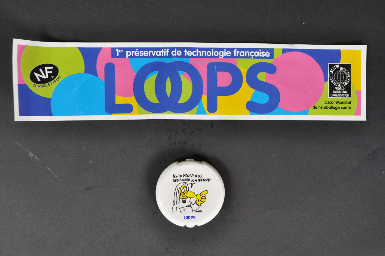 Loops Etui de préservatif et gel "As-tu pensé à lui demander son prénom?" France 2000 2003.125.733.1-2 Photo Mucem