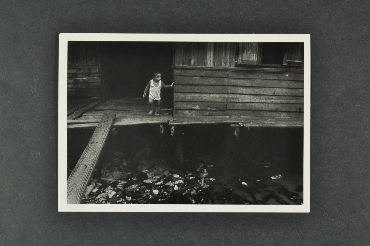 Raks Thai Foundation, Rockfeller Foundation carte postale "The vulnerability of migrant fishermen and related populations in Thailand  (2) (La vulnérabilité des pêcheurs migrants et des populations associées en Thailande) International 2004 2004.207.89 Photo Mucem