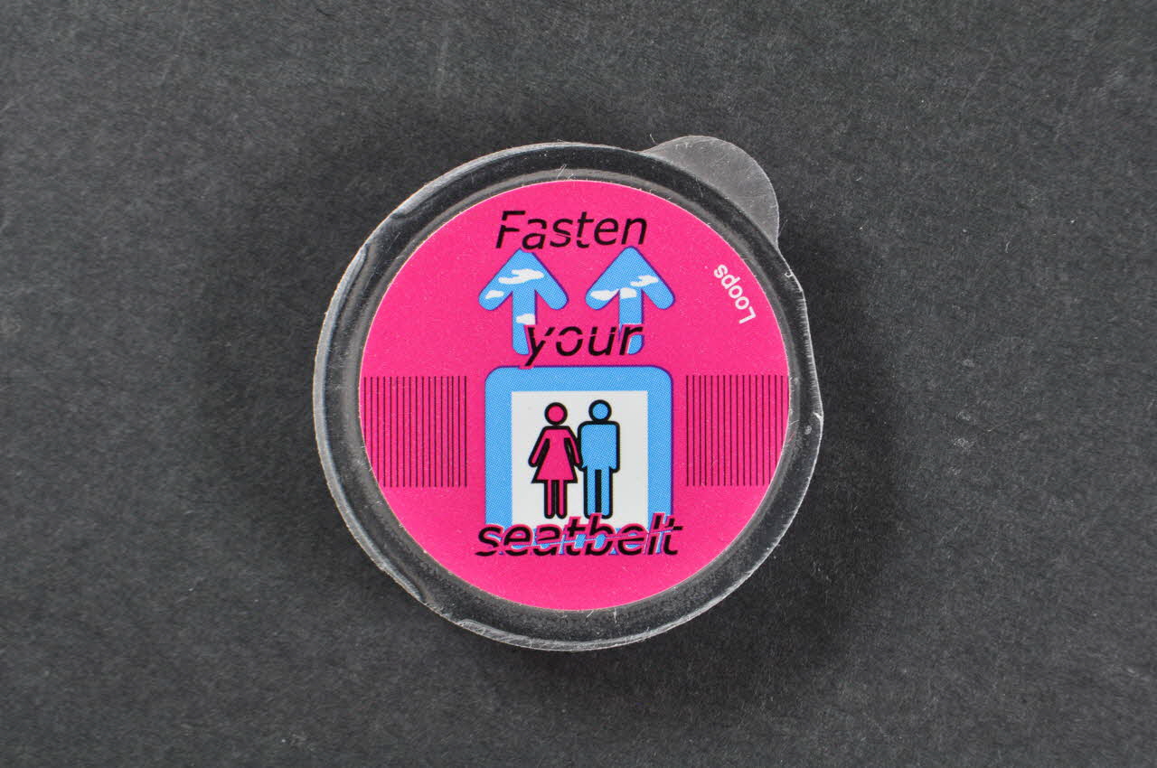 Loops Préservatif Etui de préservatif  et gel "Fasten your seatbelt" (ascenseur) France 2007 2003.125.741 Photo Mucem