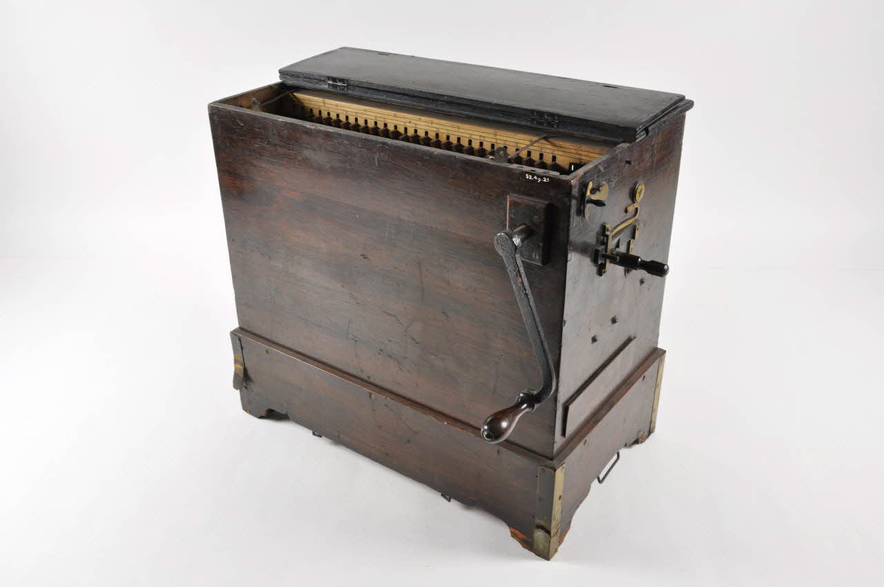 orgue de barbarie 1952.49.2.1-2 Photo Mucem