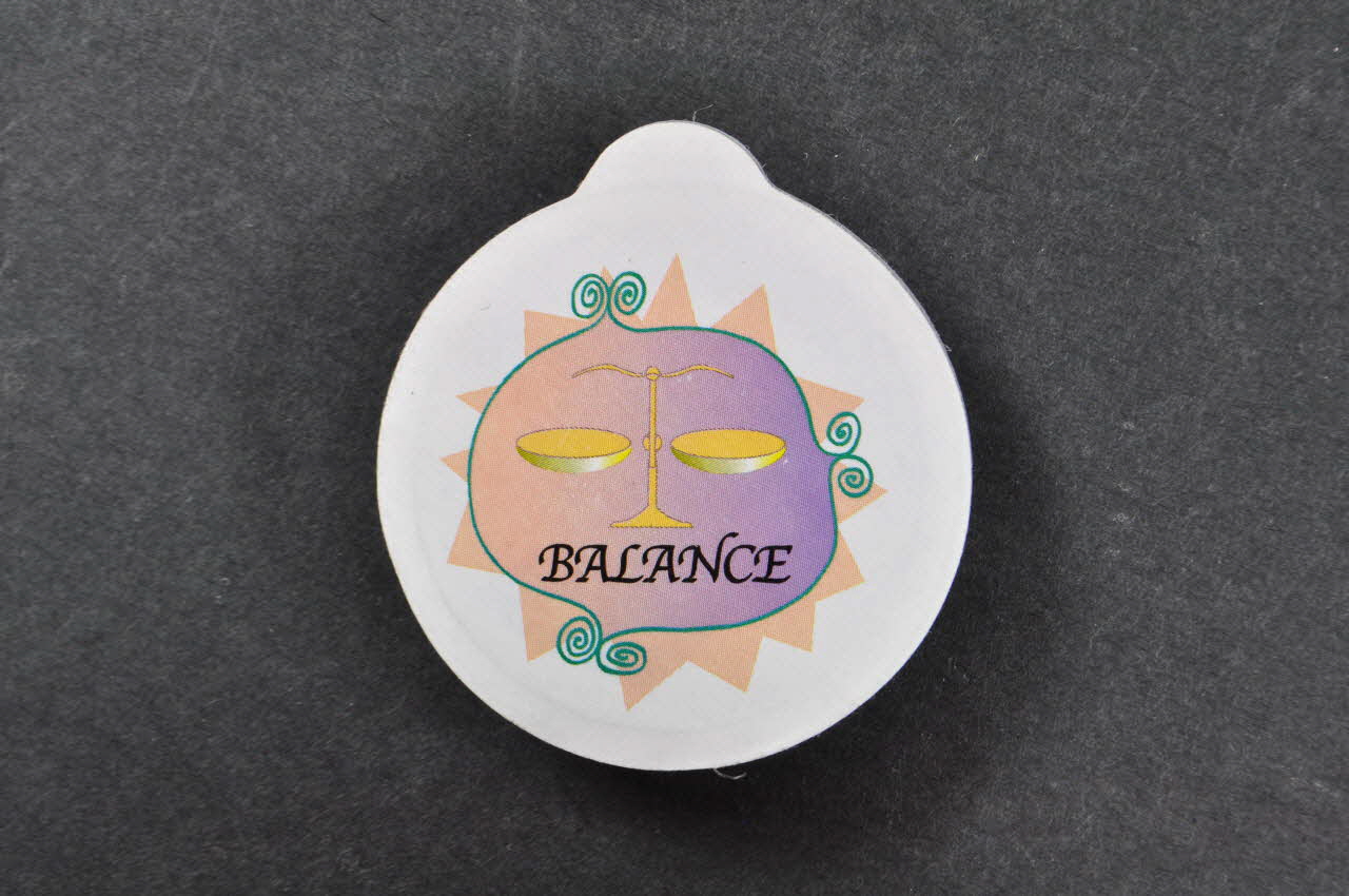 Etui de préservatif et gel Balance 2003.125.752 Photo Mucem