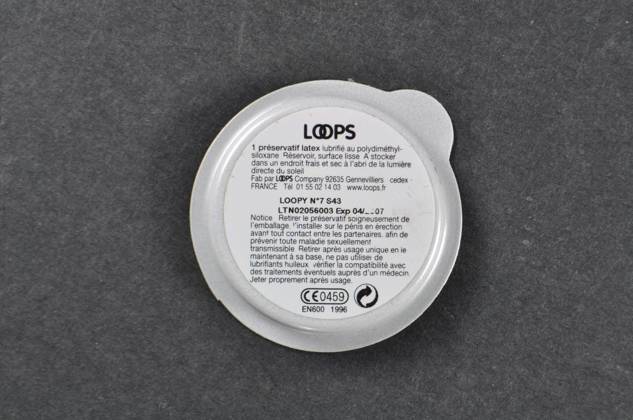 Loops Préservatif visage de femme France 2007 2003.125.758 Photo Mucem