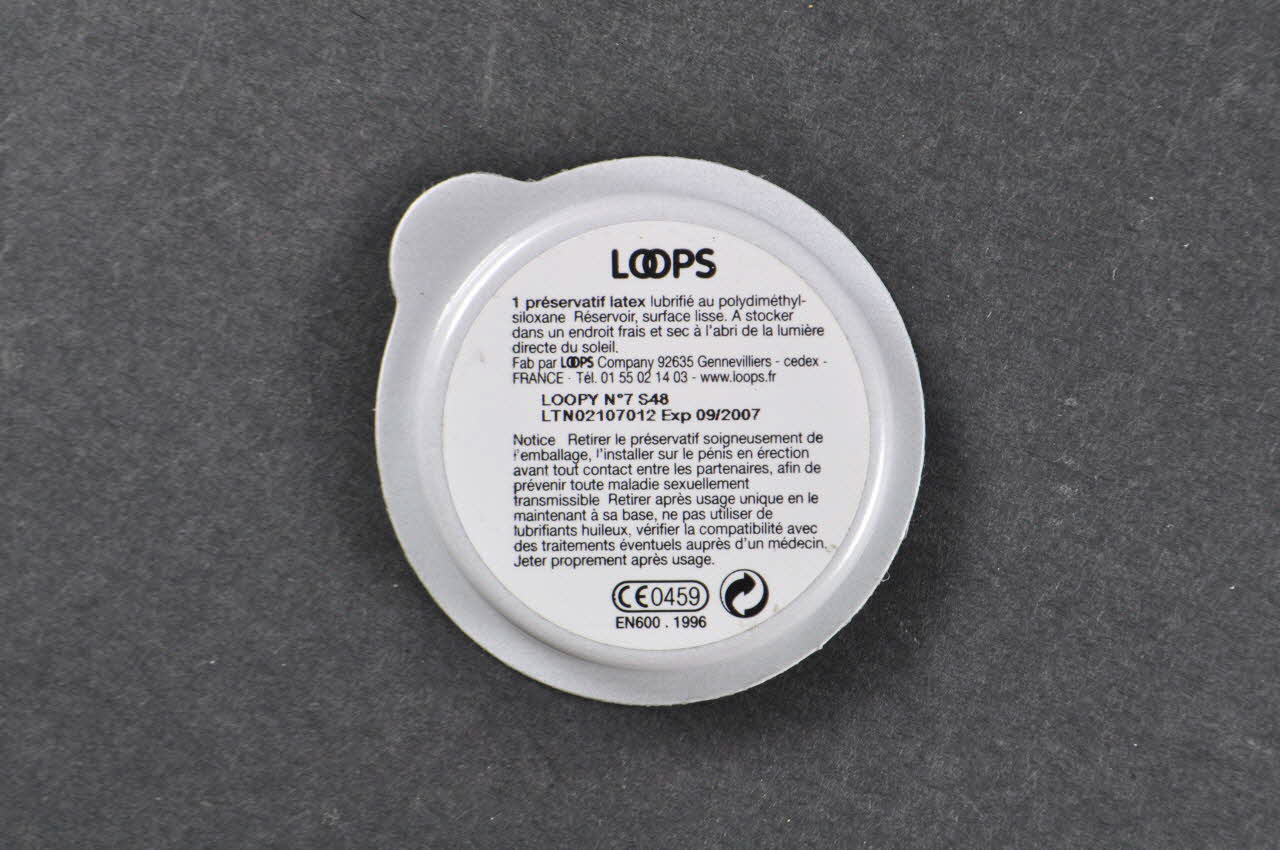 Loops Préservatif "Attention. Forte recrudescence des accidents de travail" France 2007 2003.125.763 Photo Mucem