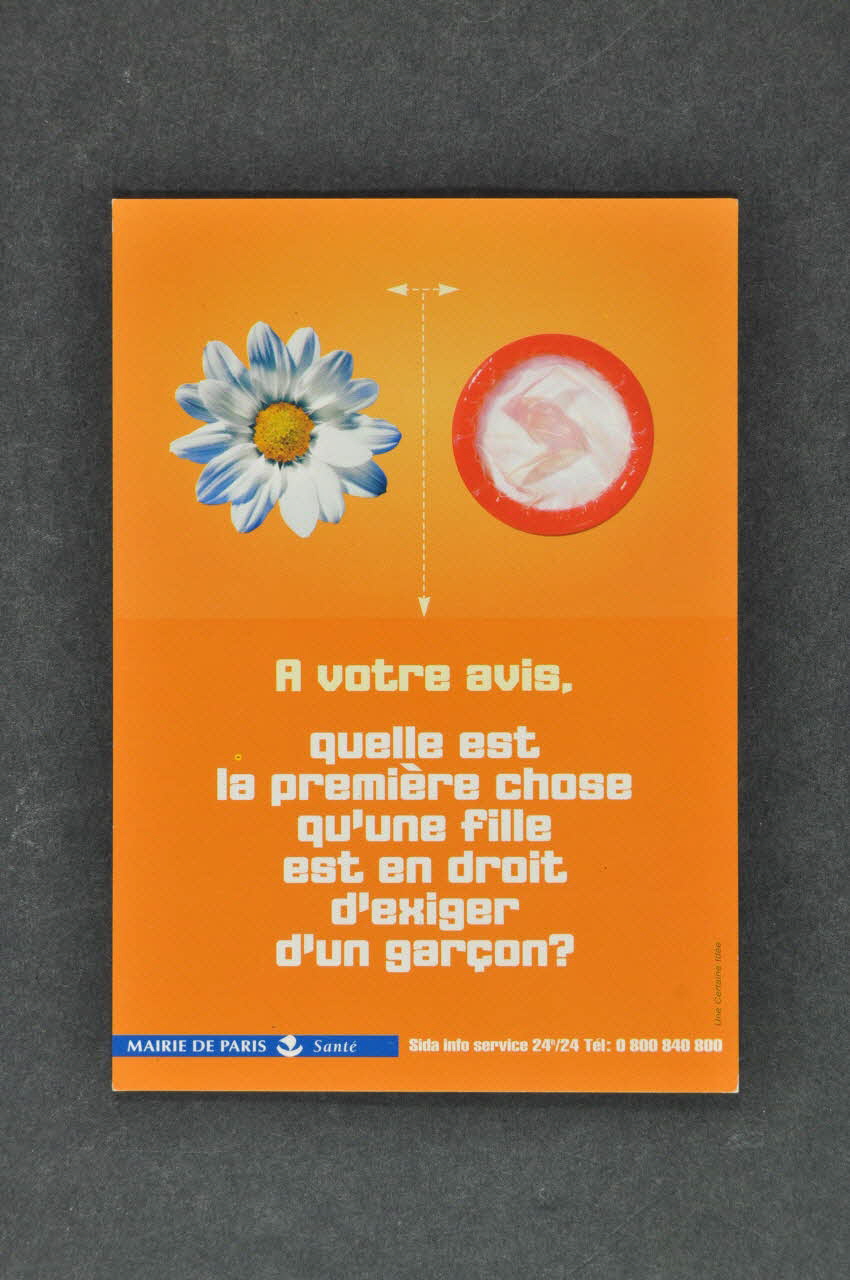carte postale "A votre avis, quelle est la première chose qu'une fille est en droit d'exiger d'un garçon?" 2003.125.774 Photo Mucem