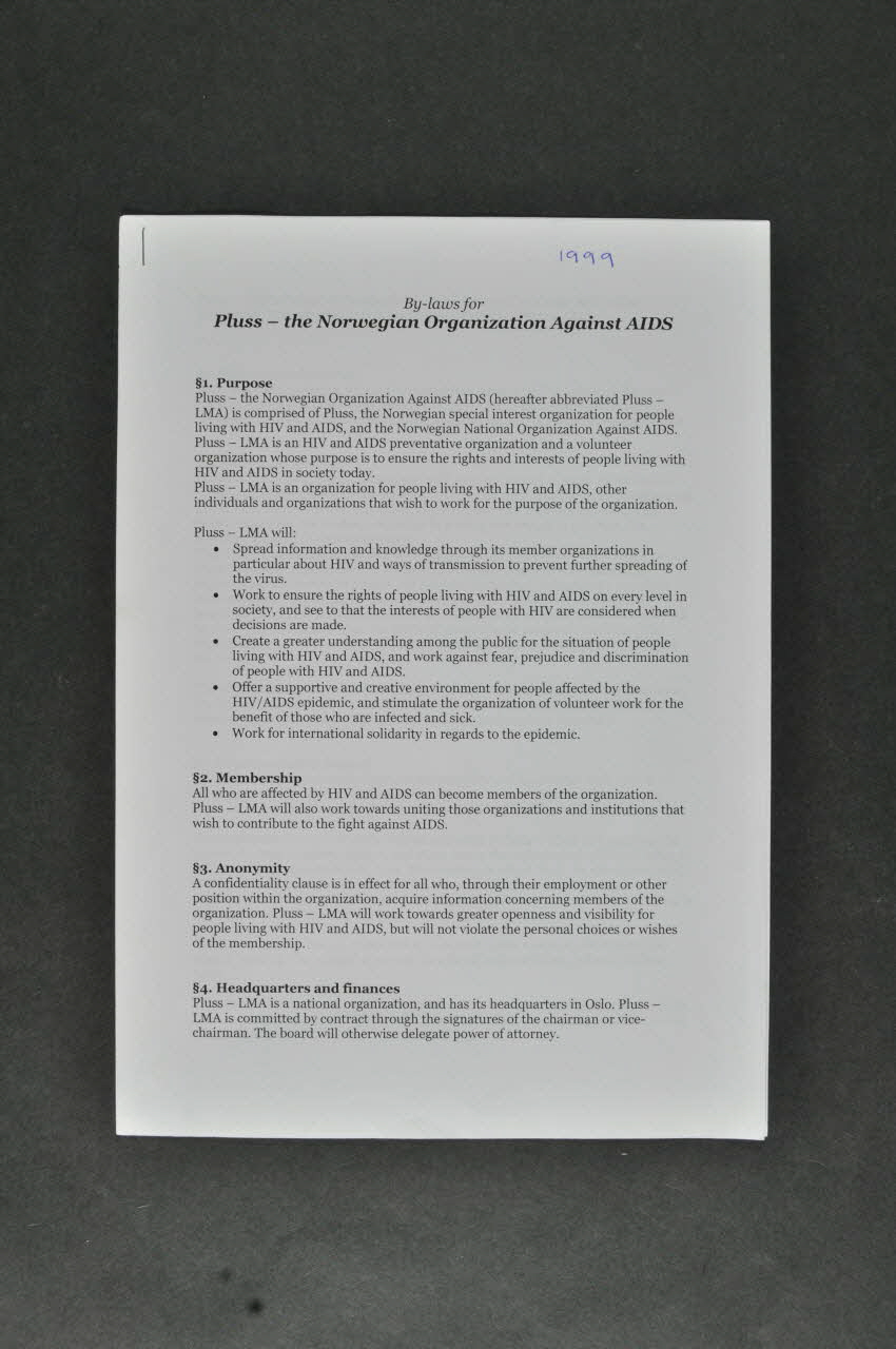 Association Pluss, Norvège Document administratif "By-laws for PLUSS - The Norwegian Organization against AIDS"  (Statuts de PLUSS. L'association norvégienne contre le sida) Norvège 1999 2004.208.34 Photo Mucem
