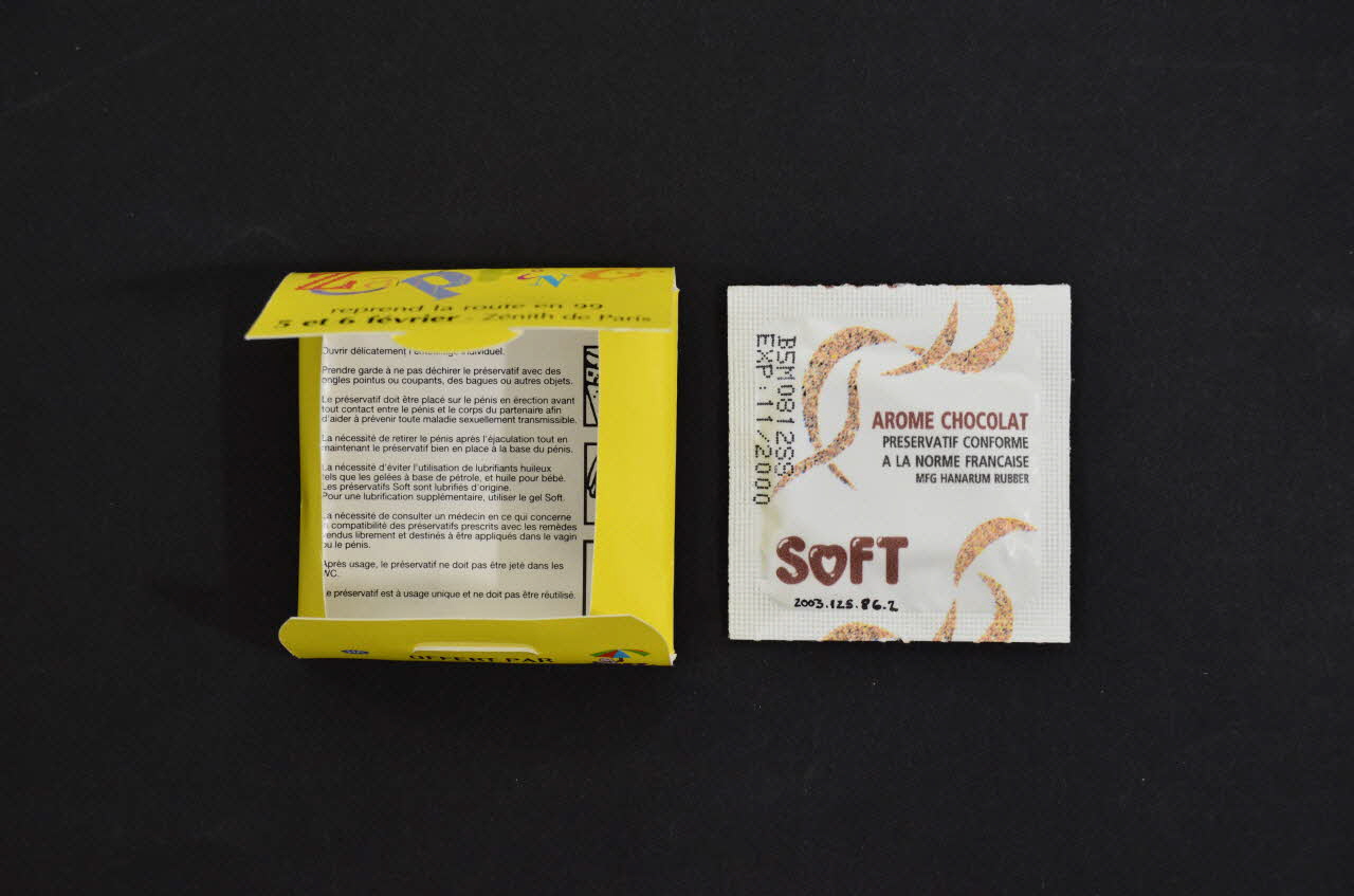 Soft, La Nuit Du Zapping, Solidarité Sida préservatif "Solidarité SIDA. Des jeunes contre le Sida" France 1999 2003.125.86.1-2  Photo Mucem