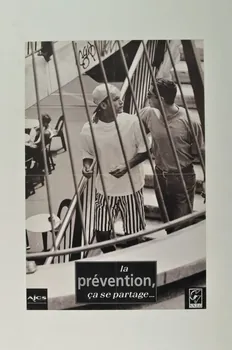 affiche "La prévention, ça se partage" (2 garçons sur un escalier) 2003.125.89  Photo Mucem