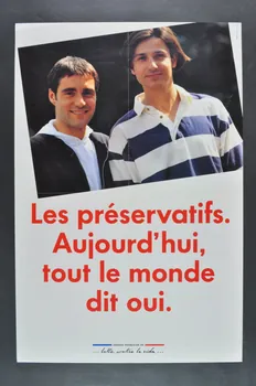 AFLS (Agence Française De Lutte Contre Le Sida) affiche "Les préservatifs. Aujourd'hui tout le monde dit oui" (2 garçons sportifs) France 1992 2003.125.9 Photo Mucem