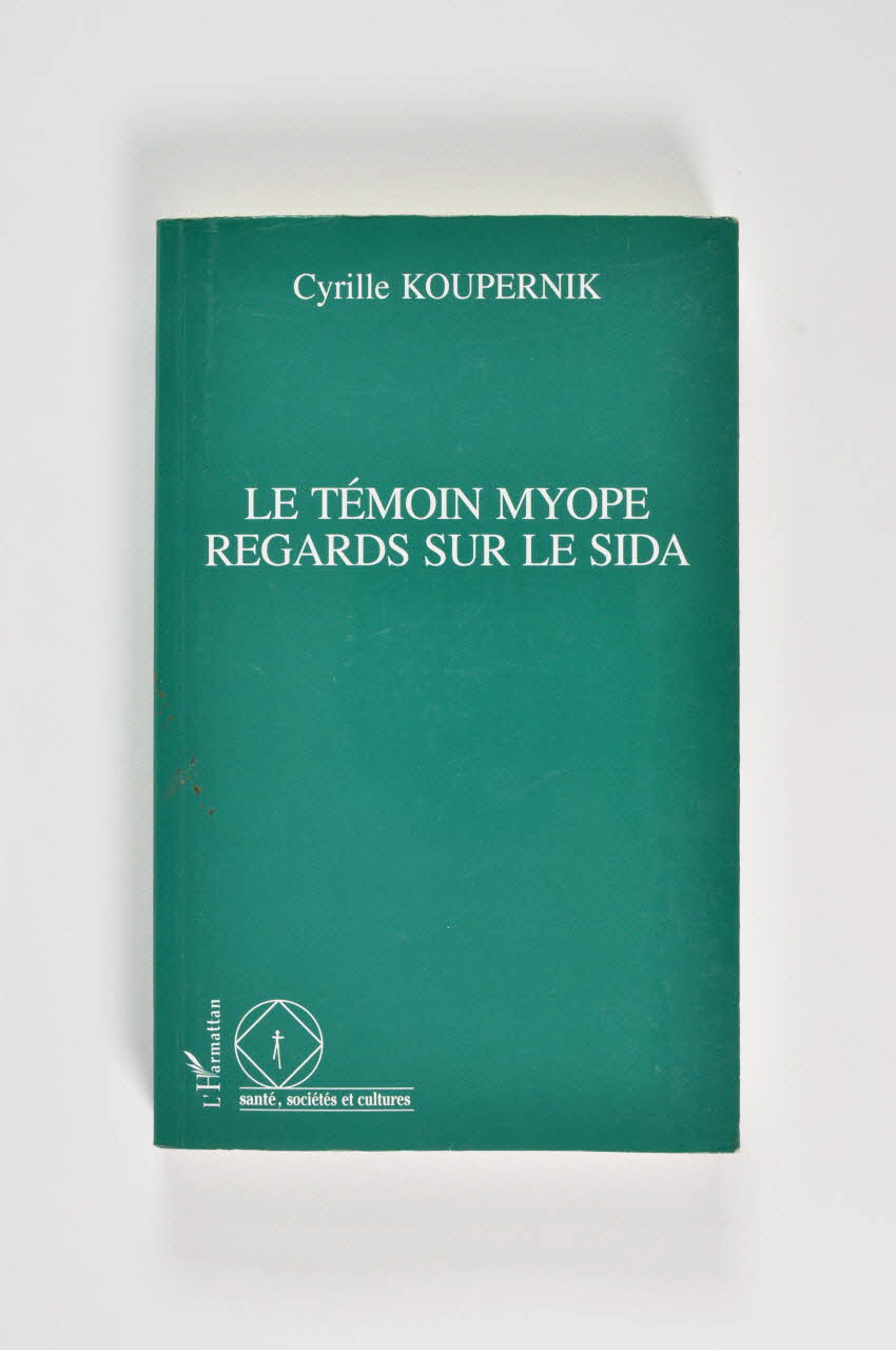 Editions L'harmattan livre Cyrille Koupernik, Le témoin myope. regards sur le sida, Lharmattan, 1995 France 1995 2003.126.1 Photo Mucem