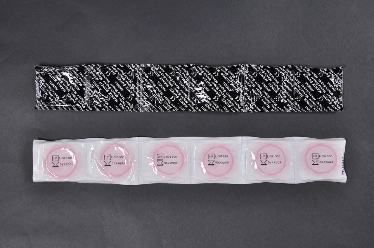 Manix; Etui de préservatif "Manix super pratique" (boite horizontale) France 2004 2004.210.10.2.1-2 Photo Mucem