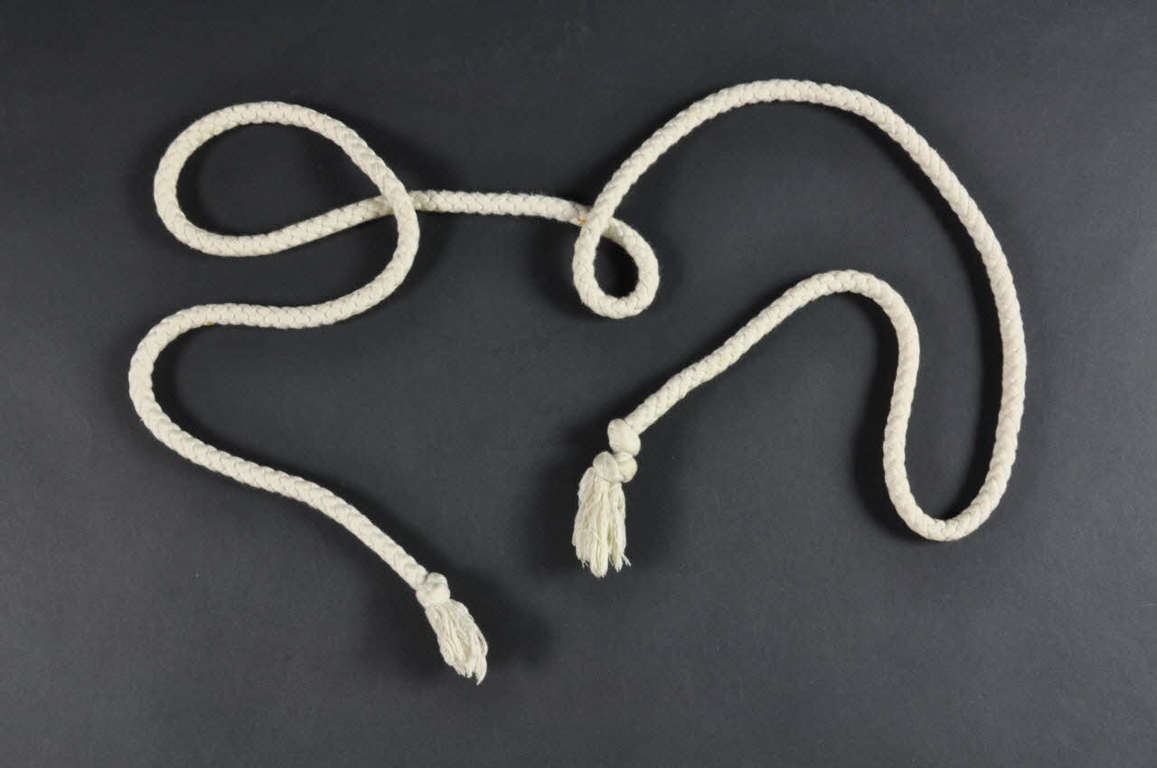 Soeurs de la Perpétuelle Indulgence - Couvent Atlantique Sud cordelière élément de costume de soeur Aquitaine, France 2002 2003.128.15 Photo Mucem