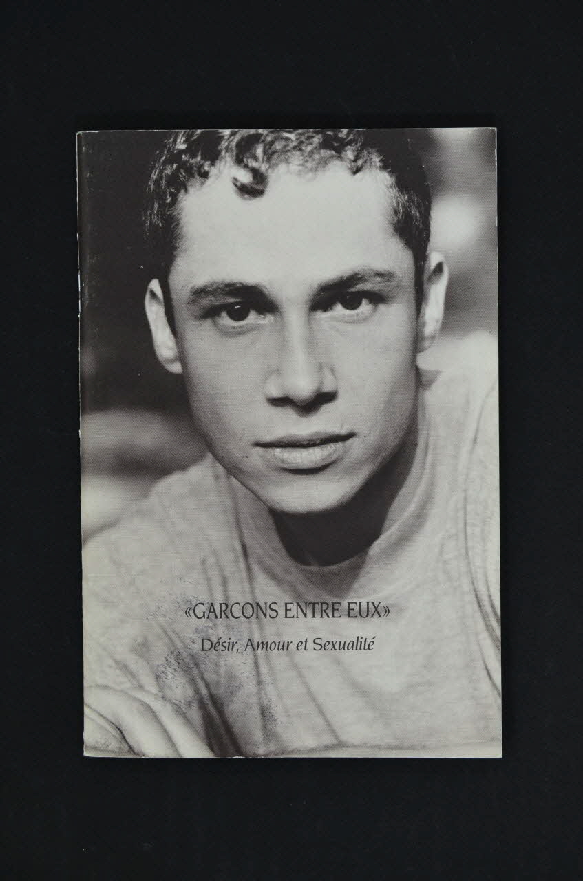 Action Jeunes Conseil Santé (Ajcs) Et Gemini BROCHURE " Garçons entre eux. Désir, Amour et Sexualité" France 1997 2003.129.25 Photo Mucem