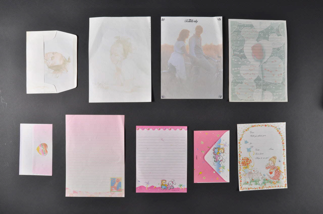 PAPIER A LETTRE 1990-1999 2005.229.26.1-9 Photo Mucem