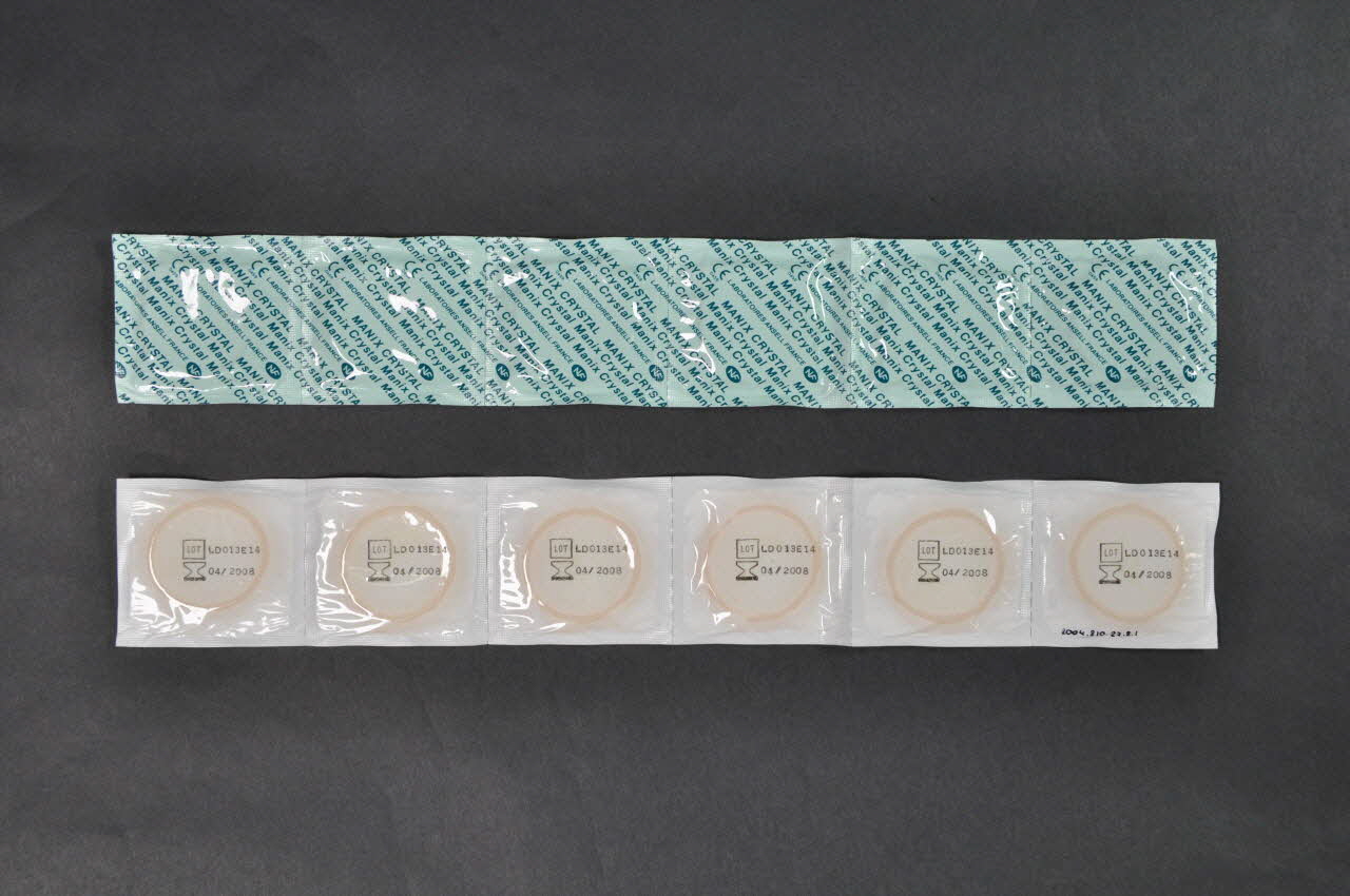 Manix; Etui de préservatif "Manix Crystal" (Boite horizontale) France 2004 2004.210.27.2.1-2 Photo Mucem