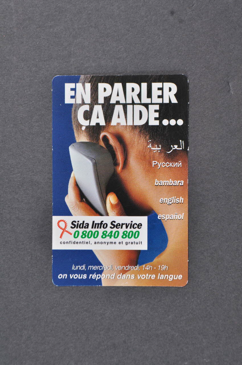 Carte d'information "En parler ... ça aide" (russe, bambara, anglais, espagnol) 2003.129.51 Photo Mucem