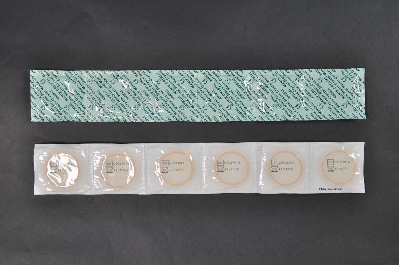 Manix; Etui de préservatif "Manix Crystal"(Boite verticale) France 2004 2004.210.28.2.1-2 Photo Mucem