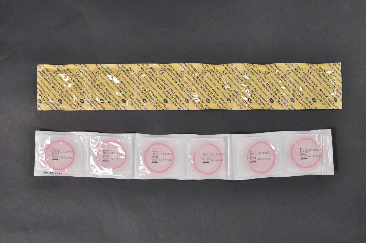 Manix; Etui de préservatif "Manix contact. Sensations intactes, enrichi en vanille (boite verticale) France 2004 2004.210.37.2.1-2 Photo Mucem