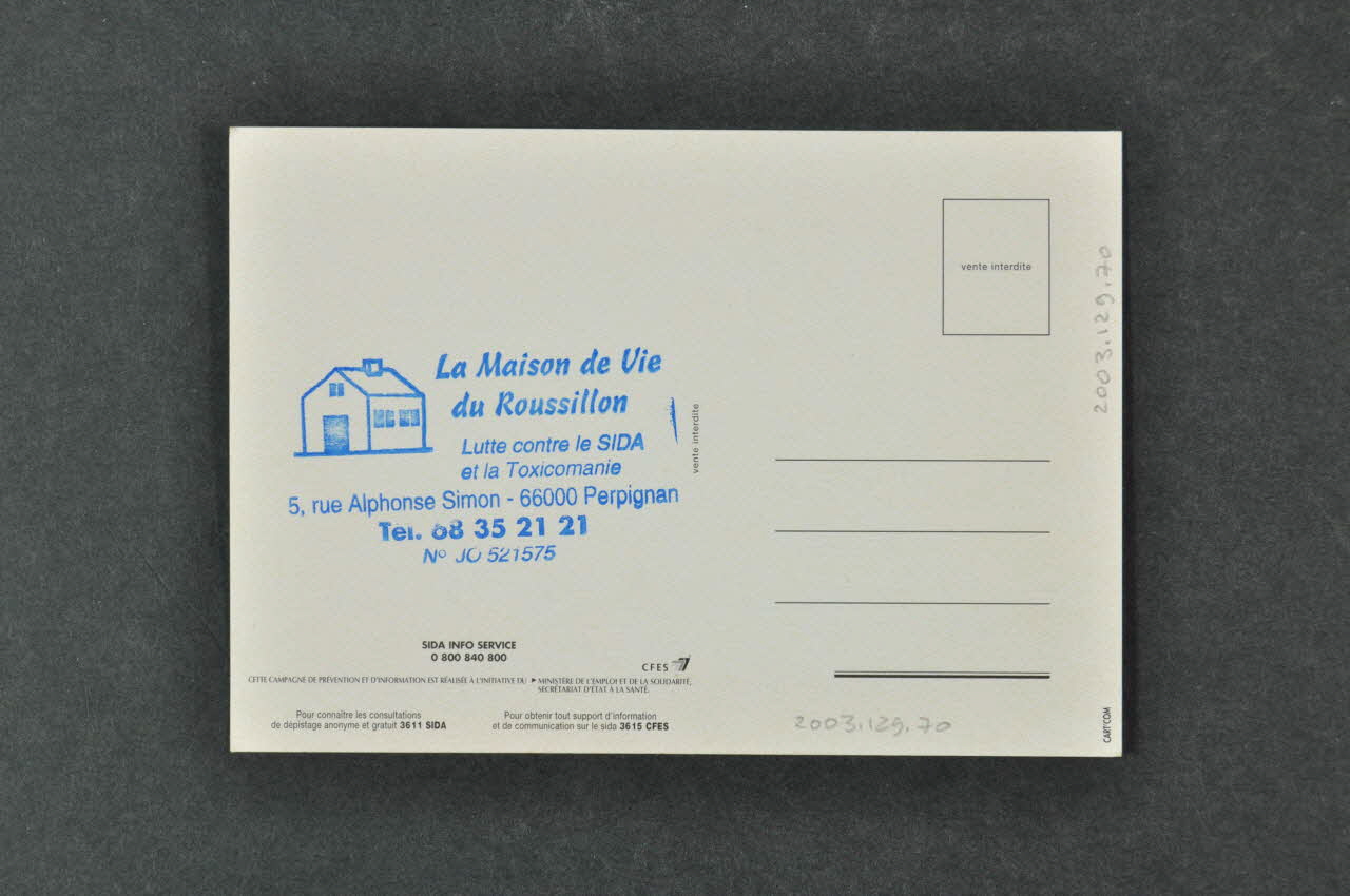carte postale "Vous venez à peine de vous rencontrer. / Hier soir, vous avez utilisé des préservatifs SANS MÊME EN PARLER / Aujourd'hui, vous n'avez plus envie d'en mettre. / Et si vous en parliez MAINTENANT ? / ENSEMBLE." 2003.129.70 Photo Mucem