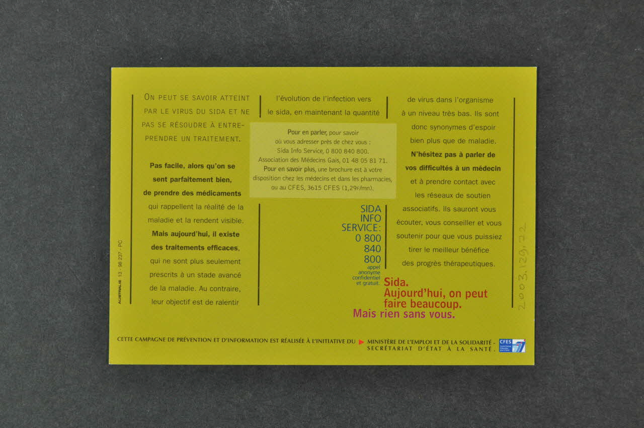 carte postale "Les nouveaux traitements contre le sida?... Je sais qu'ils sont plus efficaces mais je ne veux pas entendre parler de maladie."/ "On peut se savoir atteint par le virus du sida et ne pas se résoudre à entreprendre un traitement..." 2003.129.72 Photo Mucem