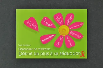 La Maison De Vie Du Roussillon carte postale "Ivre d'amour, Dépendant de tendresse. Donne un plus à ta séduction" Languedoc-Roussillon, France 2003 2003.129.77 Photo Mucem