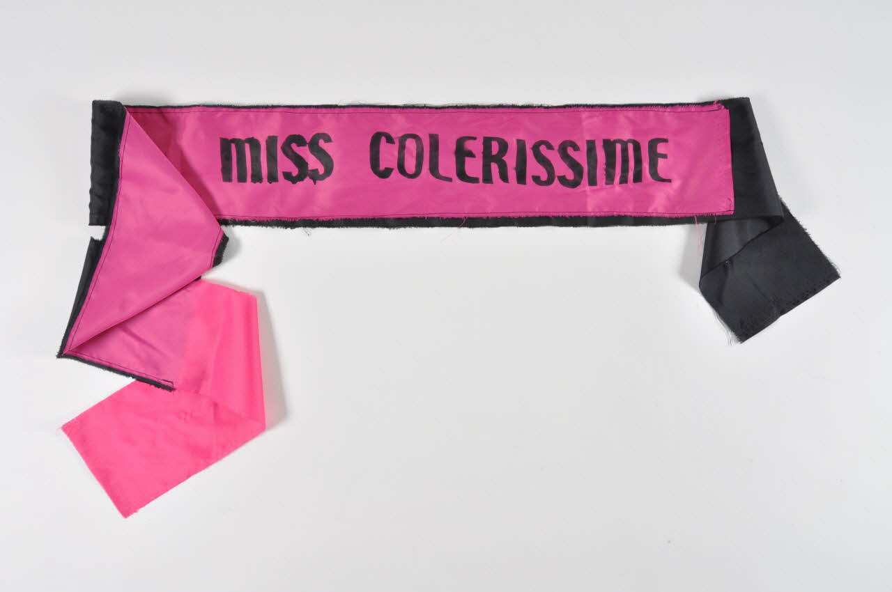 Echarpe "Miss Colérissime" 2004.211.11 Photo Mucem