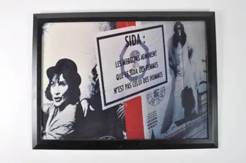 photographie avec cadre "Sida : Les médecins ignorent que le sida des femmes n'est pas celui des hommes" 2004.211.26 Photo Mucem