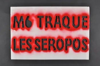pochoir "M6 traque les séropos" 2004.211.29  Photo Mucem