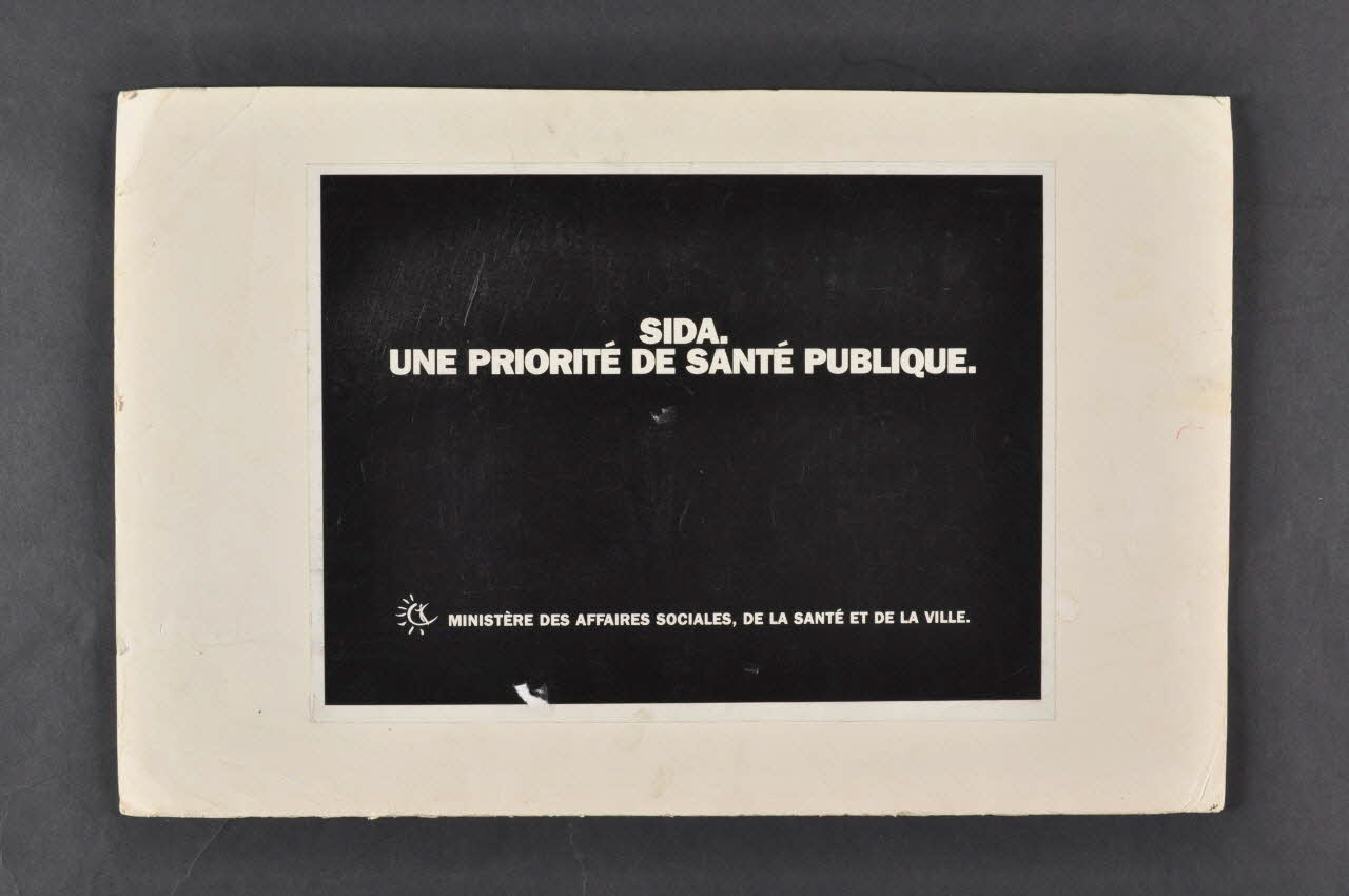 pancarte "Sida. Une priorité de santé publique" 2004.211.32 Photo Mucem