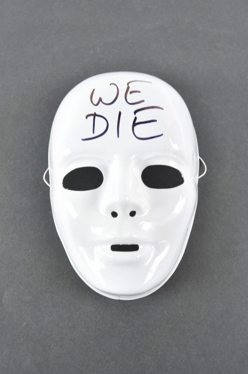 Act Up Paris Et Collectif Associatif masque France 2002 2004.211.38.1 Photo Mucem