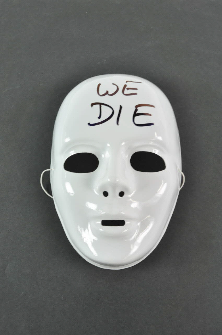 Act Up Paris Et Collectif Associatif masque France 2002 2004.211.38.2 Photo Mucem