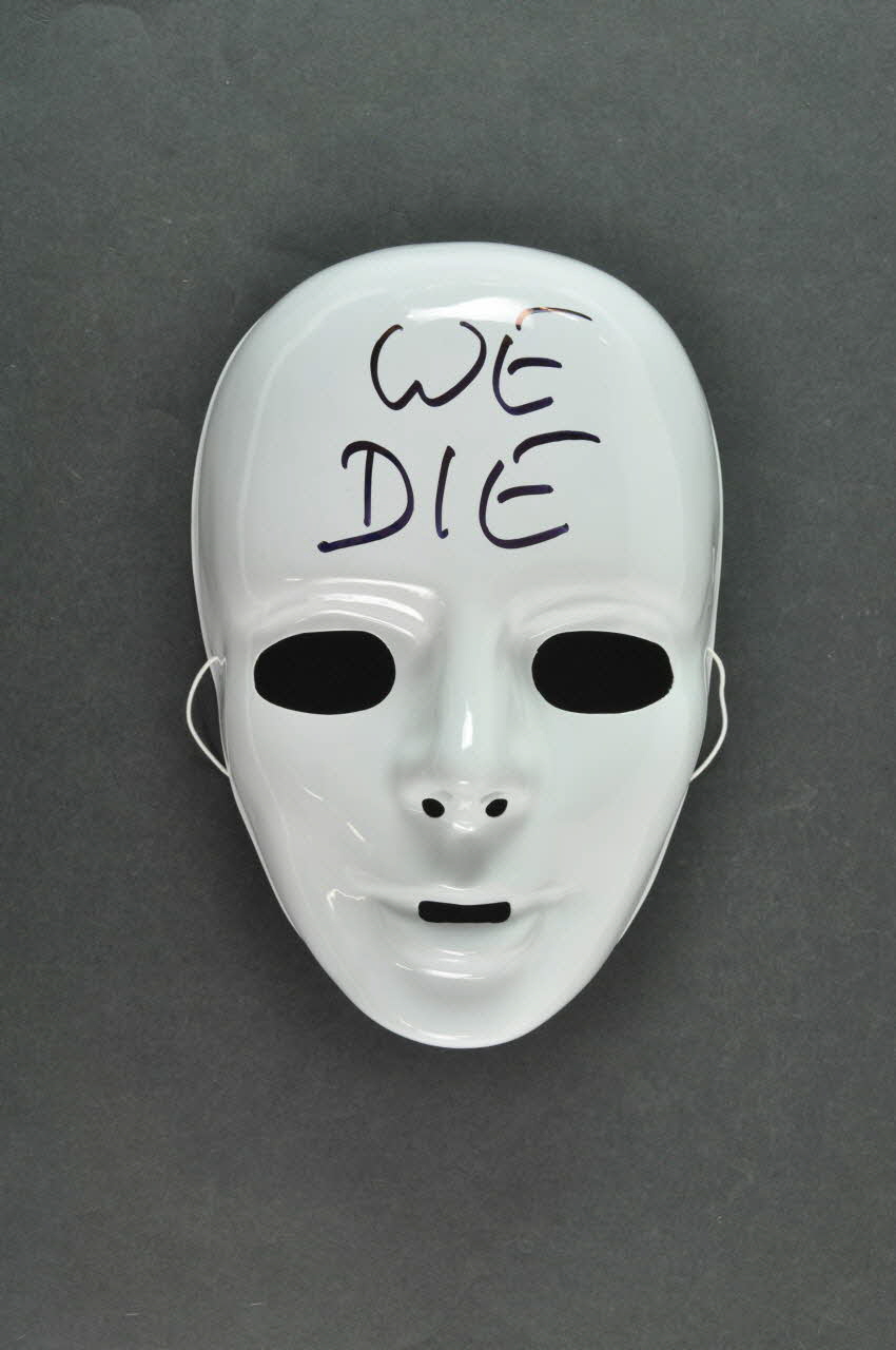 Act Up Paris Et Collectif Associatif masque France 2002 2004.211.38.3 Photo Mucem