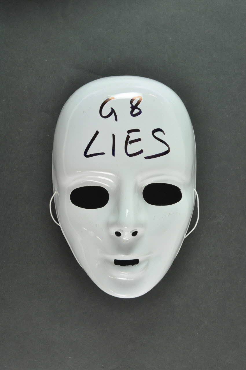 Act Up Paris Et Collectif Associatif masque France 2002 2004.211.39.3 Photo Mucem