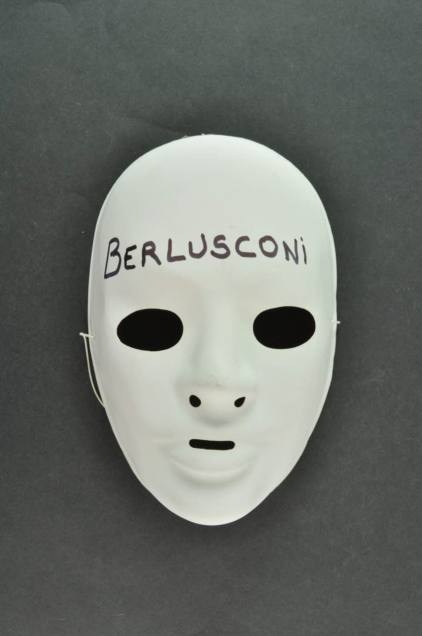 Act Up Paris Et Collectif Associatif masque France 2002 2004.211.40.1 Photo Mucem