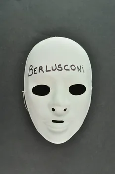 Act Up Paris Et Collectif Associatif masque France 2002 2004.211.40.1  Photo Mucem