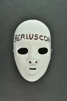 Act Up Paris Et Collectif Associatif masque France 2002 2004.211.40.2  Photo Mucem