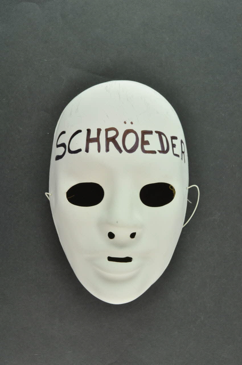 Act Up Paris Et Collectif Associatif masque France 2002 2004.211.41 Photo Mucem