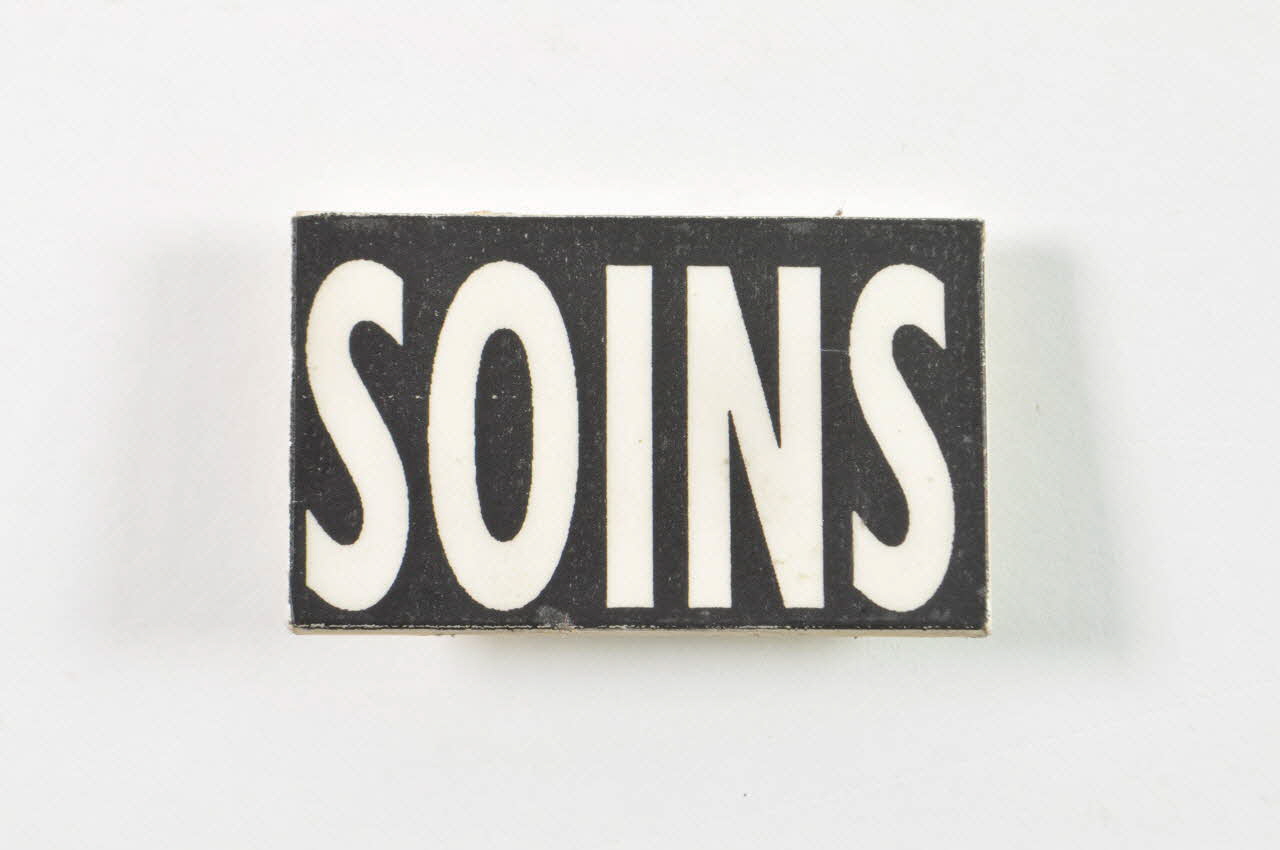 badge "Soins" 2004.211.46  Photo Mucem