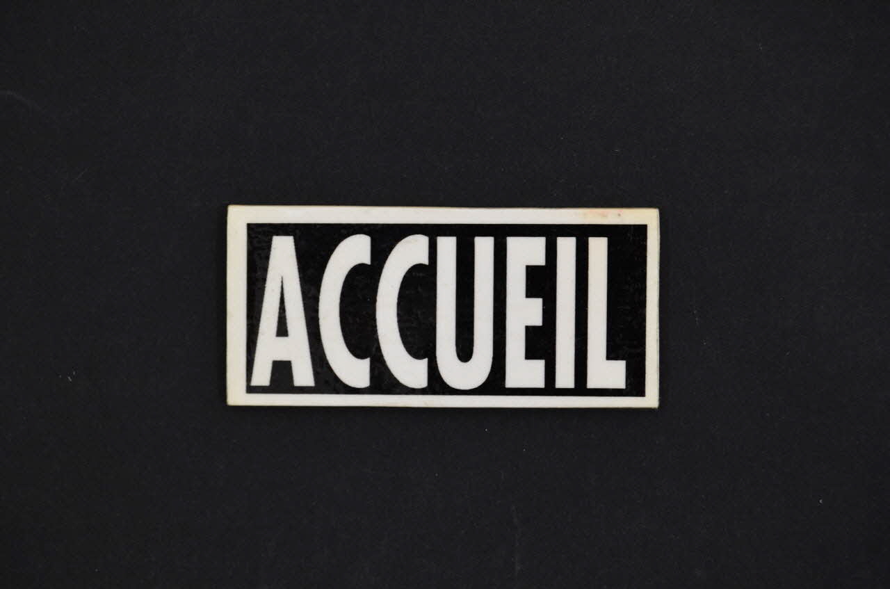 badge "Accueil" 2004.211.49 Photo Mucem