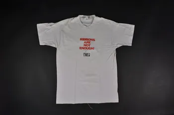 tee-shirt "Ribbons are not enough !" (Les rubans ne suffisent pas !) 2004.211.5  Photo Mucem