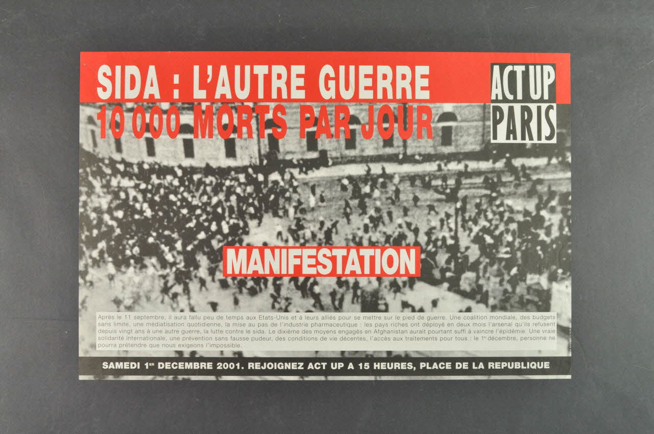 Act Up-Paris affiche "Sida : l'autre guerre. 10 000 morts par jour" France 2001 2004.211.50 Photo Mucem