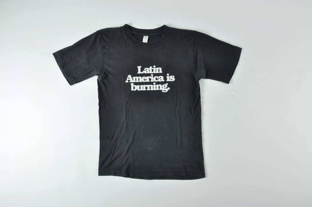 Act Up-Paris tee-shirt "Latin America is burning" (L'Amérique latine brûle) France 1998 2004.212.18 Photo Mucem
