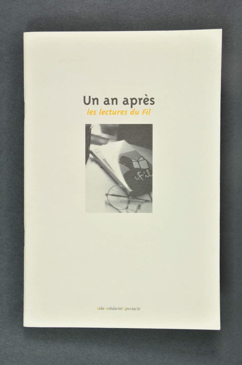 Sida Solidarité Spectacle BROCHURE Un an après. Les lectures du fil France 1997/10 2004.212.23 Photo Mucem