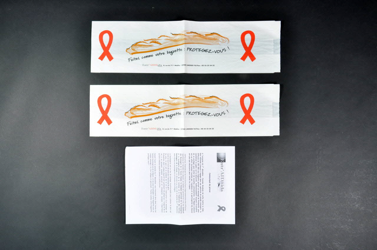 Entr'aides Sida Limousin SAC A PAIN "Faites comme votre baguette. Protégez-vous" France 2004 2005.252.2.1-3 Photo Mucem