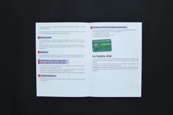 Association pour la Recherche, la Communication et les Actions pour l'Accès aux Traitements (ARCAT) Dépliant "Ficha social n°8 Apertura de los derechos y tarjeta vital" (Ouverture des droits et carte vitale) France 2003/12 2005.253.13 Photo Mucem