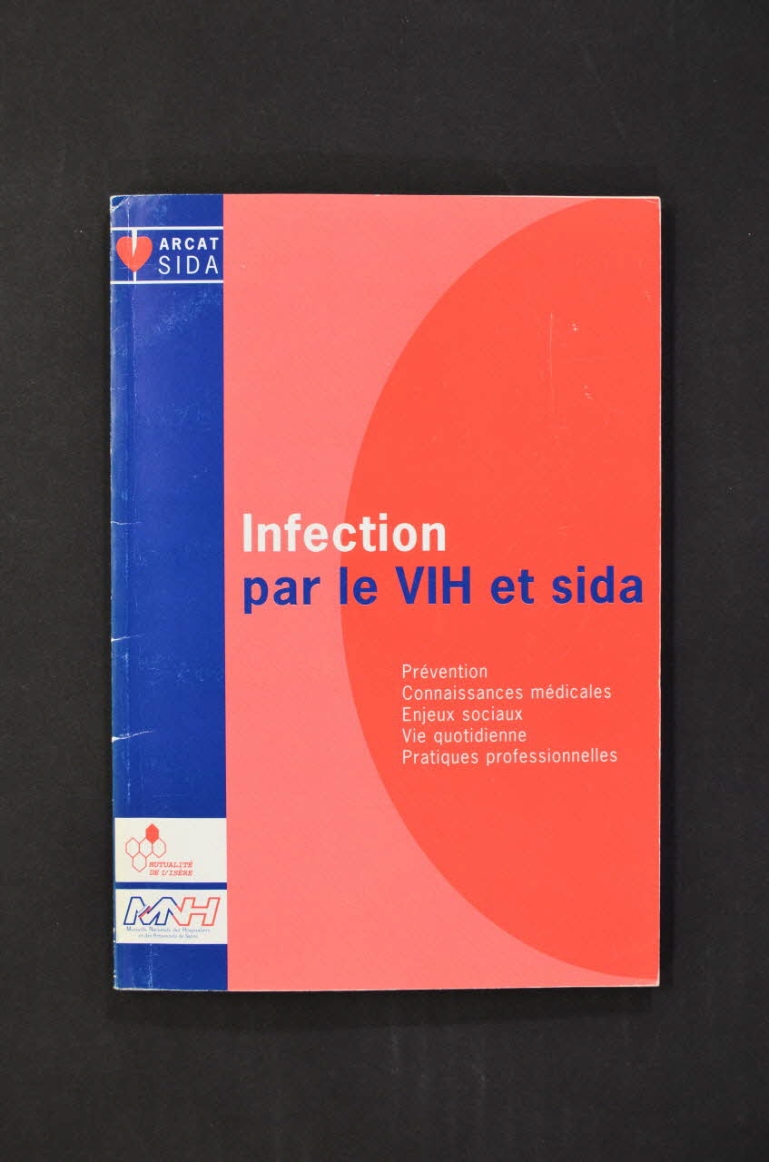 ARCAT / Mutuelle Nationale des Hospitaliers BROCHURE "Infection par le VIH et Sida. Prévention. Connaissances médicales. Enjeux sociaux. Vie quotidienne. Pratiques professionnelles.  " France 1995 2005.253.2 Photo Mucem