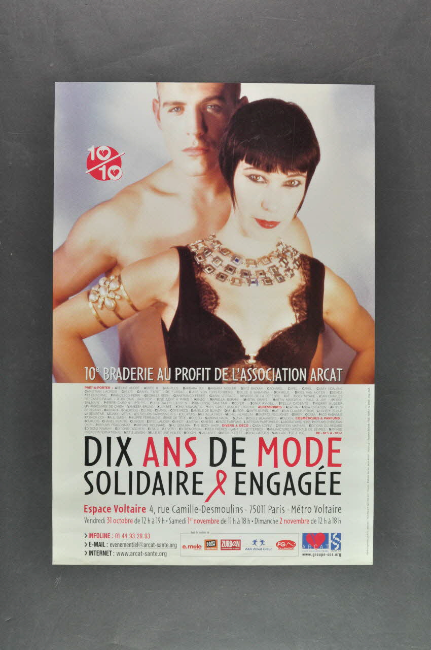 Association pour la Recherche, la Communication et les Actions pour l'Accès aux Traitements (ARCAT) affiche "10° braderie au profit de l'association ARCAT. Dix ans de mode solidaire et engagée" France 2003 2005.253.29 Photo Mucem