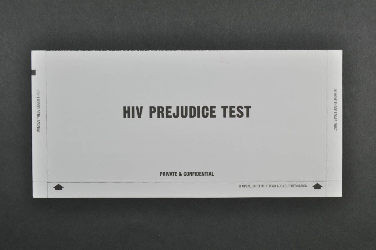 National Aids Trust (NAT) ENVELOPPE "HIV Prejudice test"(Test : préjugés sur le VIH) Grande Bretagne 2003 2004.213.23 Photo Mucem
