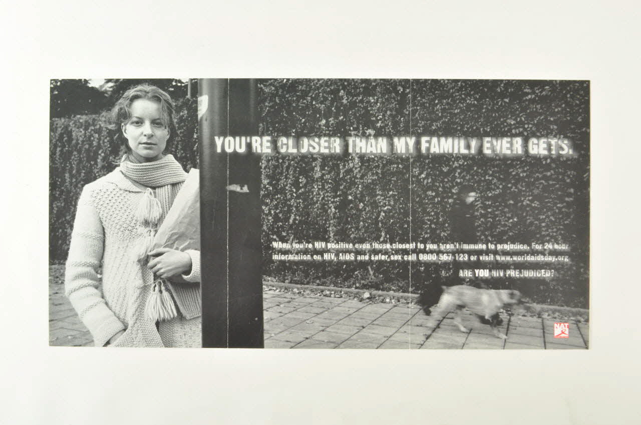 National Aids Trust (NAT) affiche You 're closer than my family ever gets (Vous êtes plus près que ma famille l'a jamais été) Grande Bretagne 2003 2004.213.7 Photo Mucem